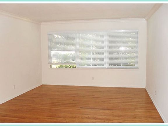 3rd image of 1618 W Huntington Dr #1622C