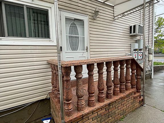 5th image of 3088 Hylan Blvd Floor 1