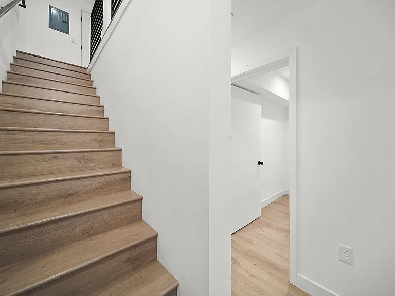 171 S Hoover St — Photo 19