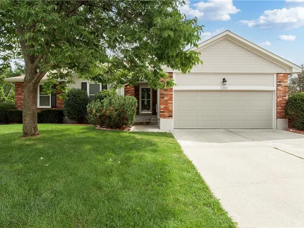 2202 NW 4th Street Pl, Blue Springs, MO 64014