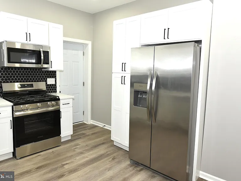 2225 W Baltimore St — Photo 11