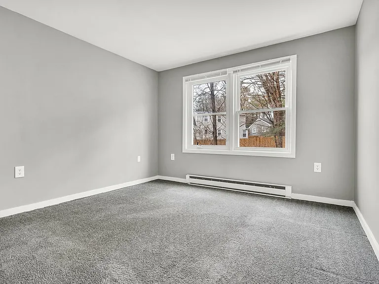 Tamarlane Apartments — Photo 21