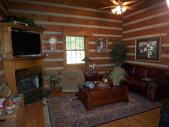 4th image of 275 Clubhouse Ln