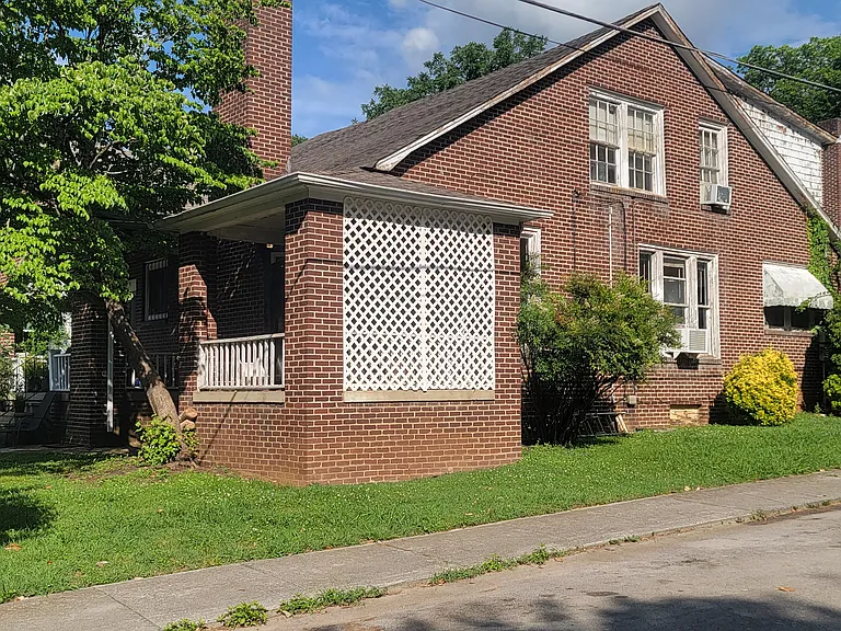 144 Stanley Ave — Photo 10