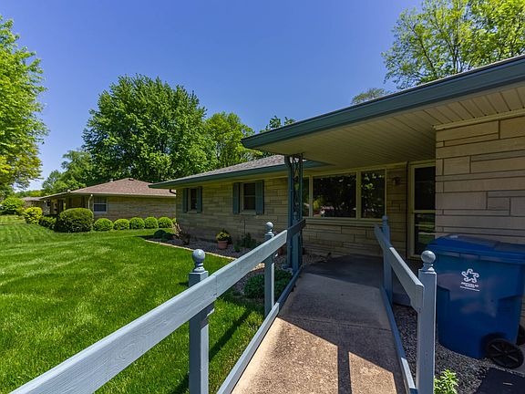 4th image of 7141 McLain Dr
