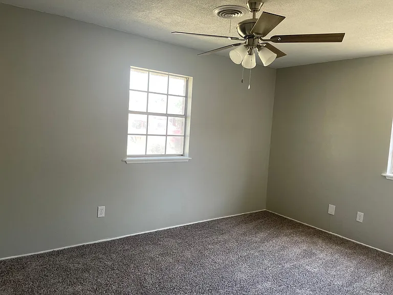 1316 Clyde St — Photo 5