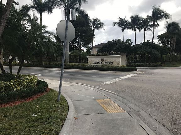 3rd image of 6924 NW 113th Pl