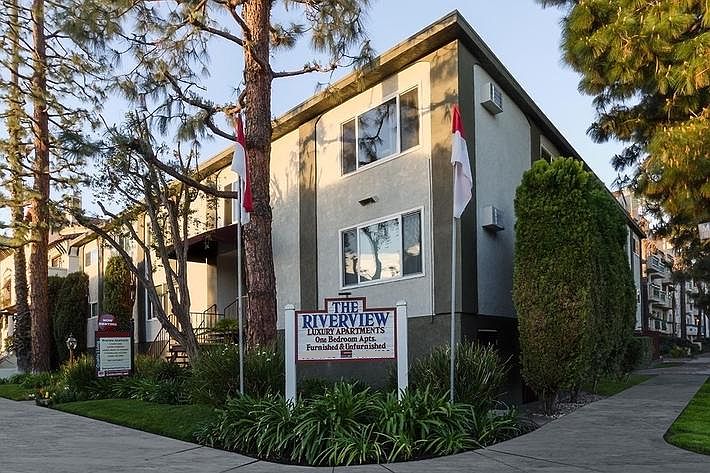 Beautifully manicured landscape and the exterior of Riverview Apartments in Sherman Oaks