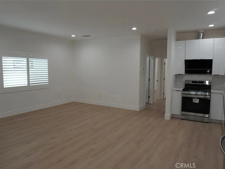 148 S Lark Ellen — Photo 6