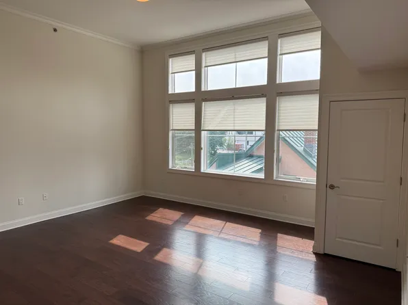 2001 Hudson Terrace image 5 of 15