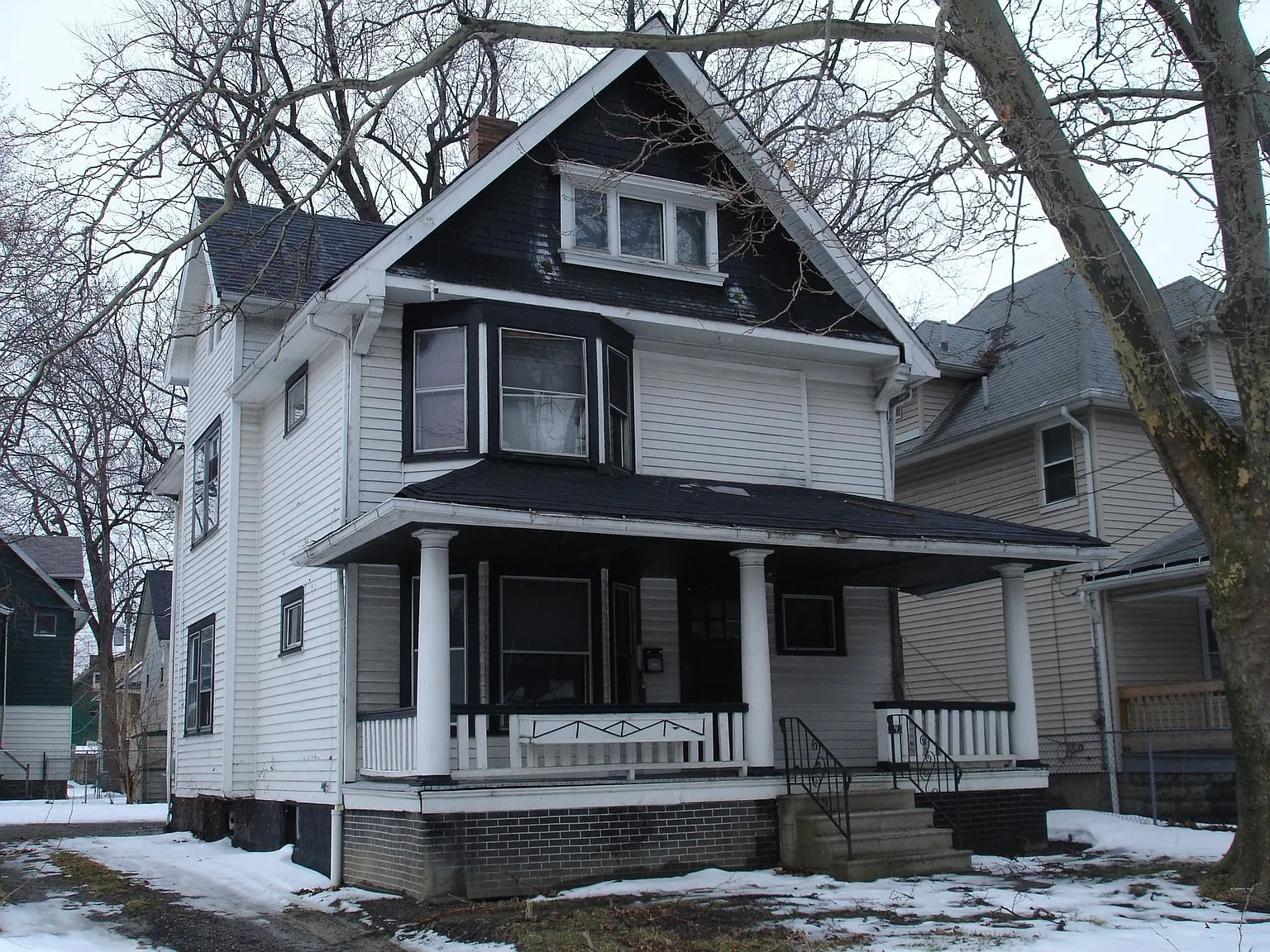 393 E 147th St photo 1