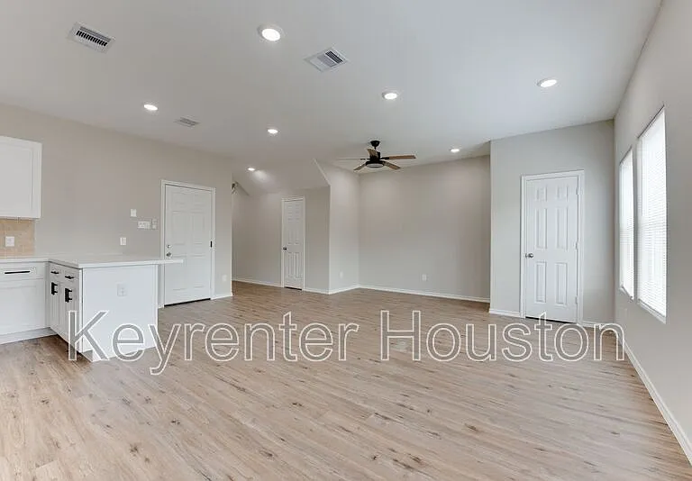 8203 Woodlyn Rd #C — Photo 38