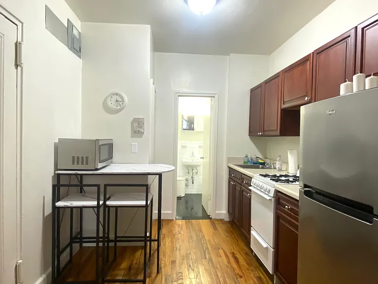 1553 York Ave #D — Photo 6
