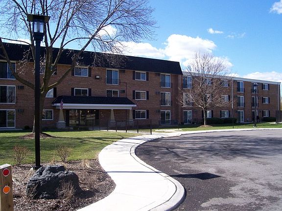 2nd image of 560 Lawrence Ave APT 112