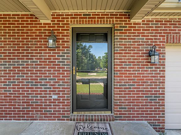 3rd image of 600 Honeysuckle Ln