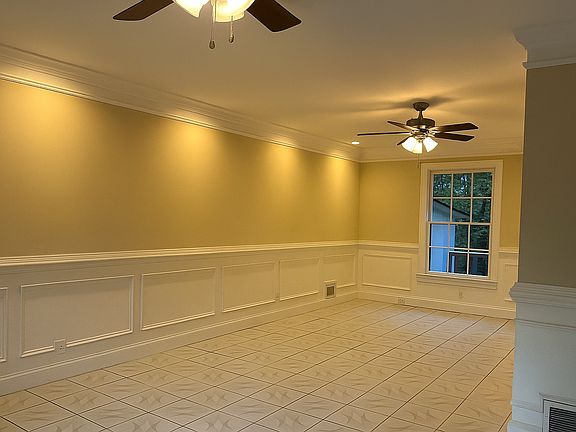 Large living room and dinner area