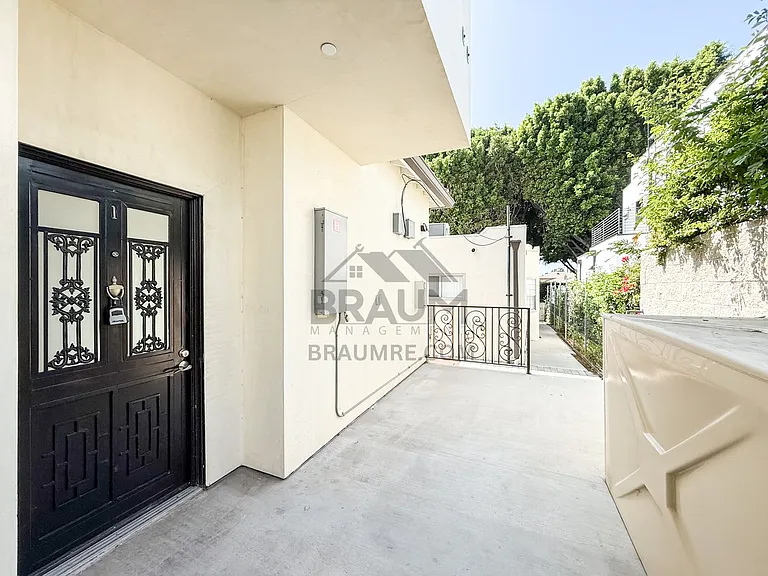1423 Franklin St — Photo 4