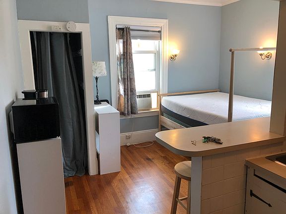 5th image of 318 Clifton St