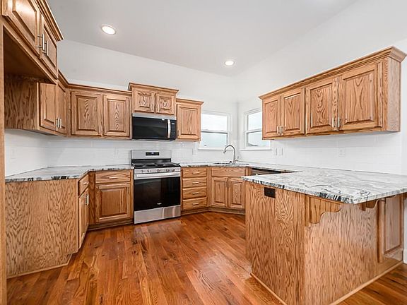 5th image of 15624 Sheridan Pl