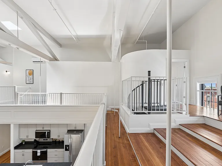 129 Main St #302 — Photo 31