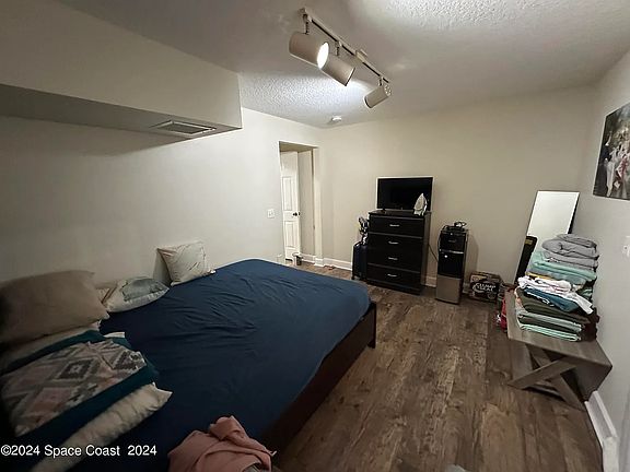 3rd image of 1610 N 42nd Sq