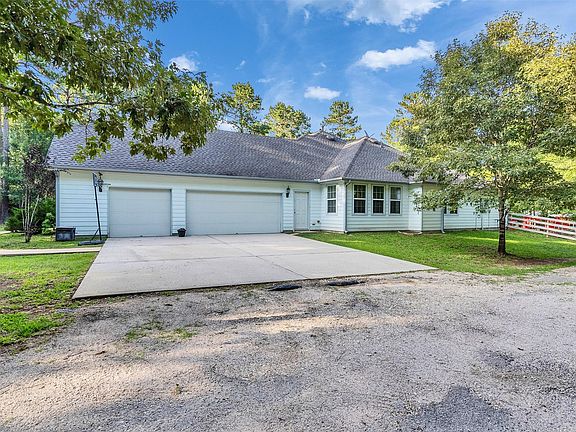 5th image of 9058 Amelia Dr