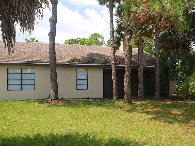 1137 SW Estaugh Ave — Photo 10