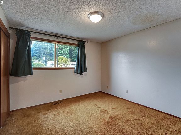 5th image of 7492 SE Eldorado St