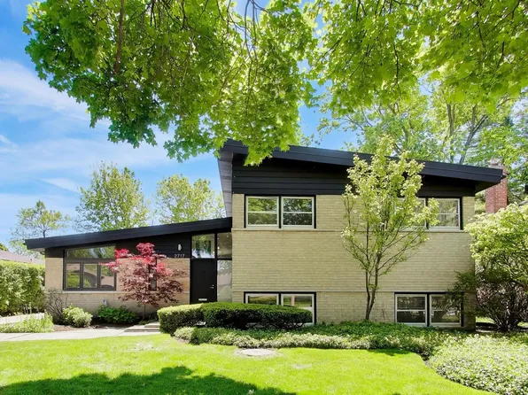 2717 Lincoln Ln, Wilmette, IL 60091