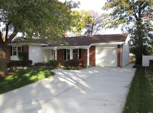 2246 Westglen Park Dr, Maryland Heights, MO 63043