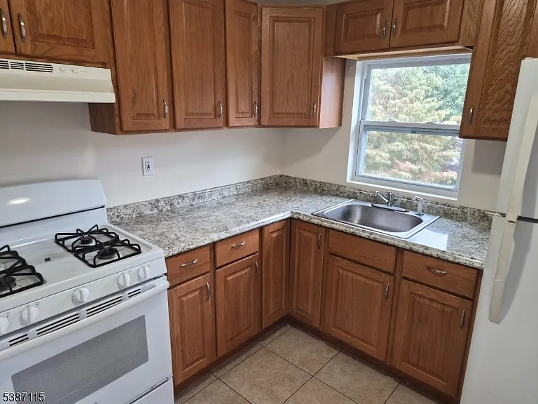 510 E 7th St #2 — Photo 8