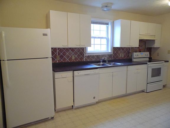 3rd image of 204 Poplar Cir #A