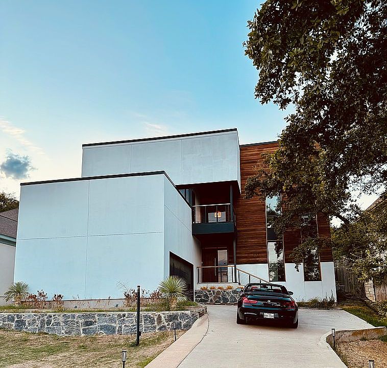 1st image of 209 Golf Crest Ln