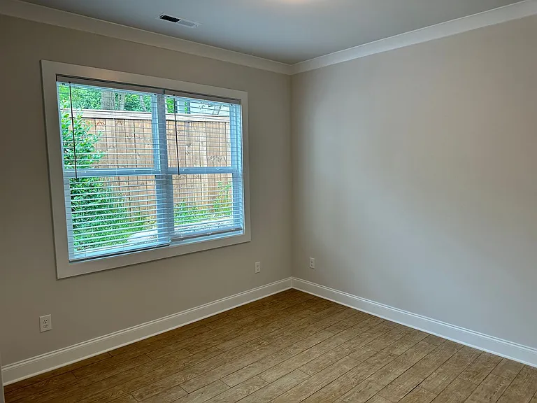 1211 Goodwin Ave — Photo 8