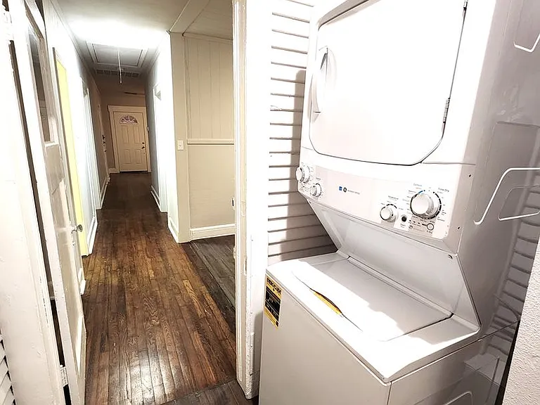 2114 N Elm St — Photo 33