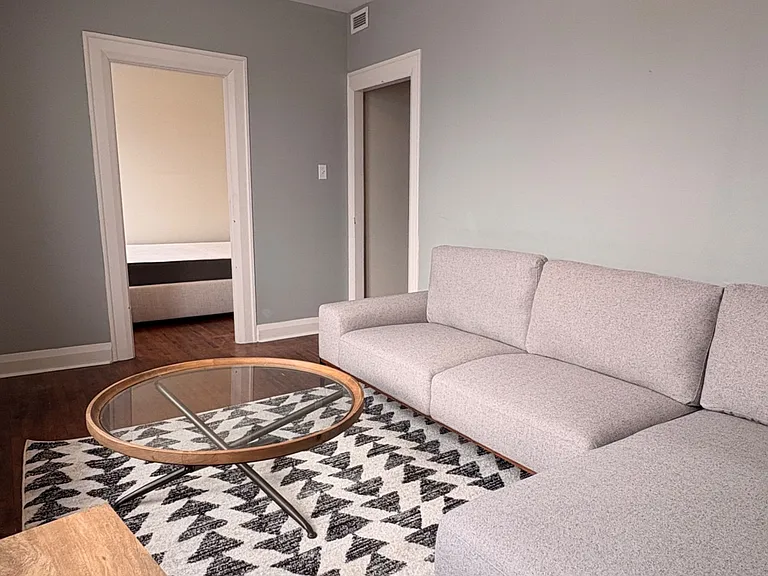64 Simcoe St N #1 — Photo 4