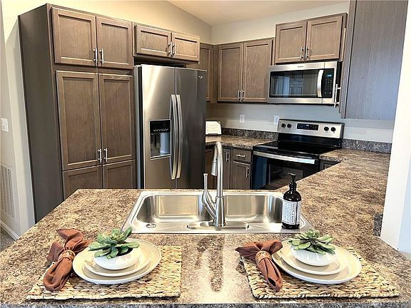 4th image of 225 Waterhaven Way