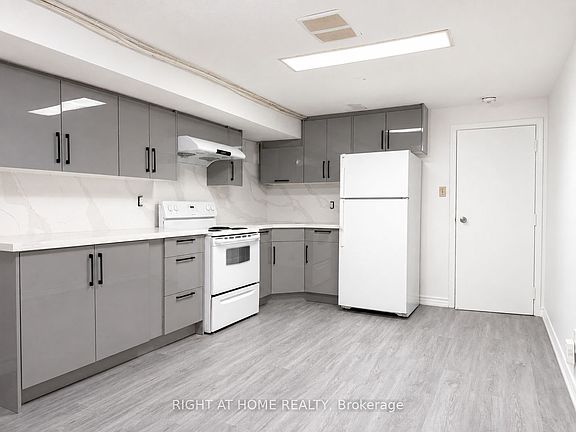 5th image of 380 Lansdowne Ave #Basement