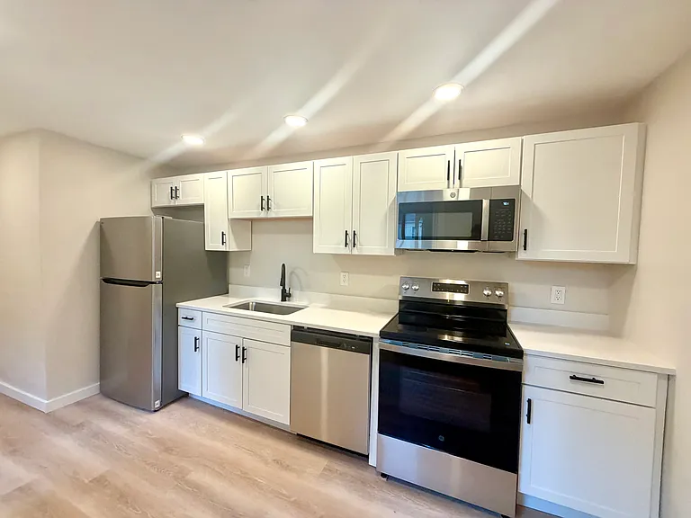 117-119 Meigs St #6 — Photo 2