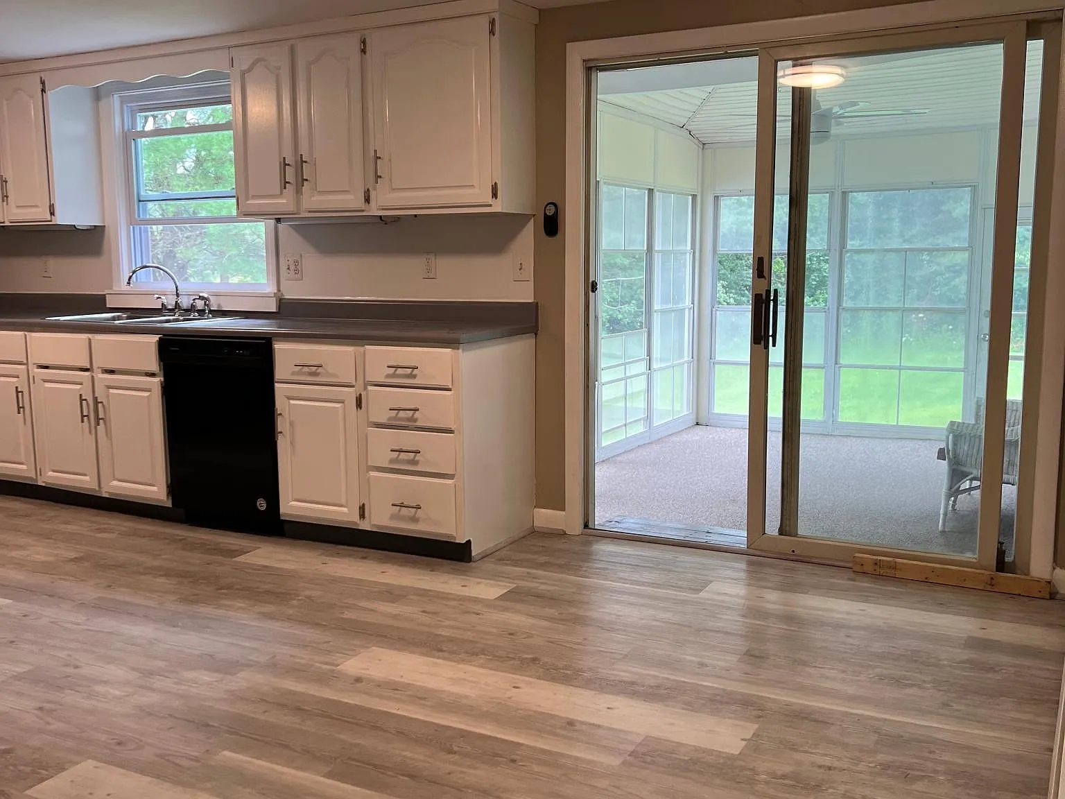 219 Green St — Photo 3