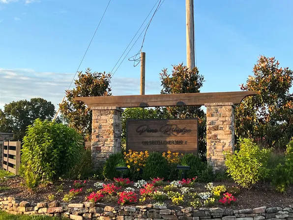 215 Freeman Dr, Rogersville, AL 35652