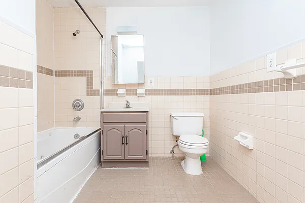 Rented by The InHouse Group | media 10