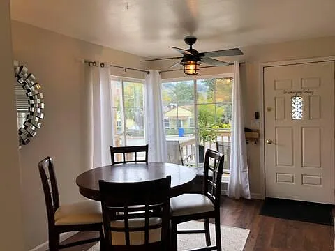 221 Sandercock St — Photo 6