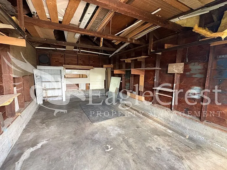 1001 W Chestnut St — Photo 40