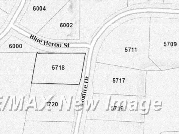 5718 Foxfire Dr, Midland, MI 48642