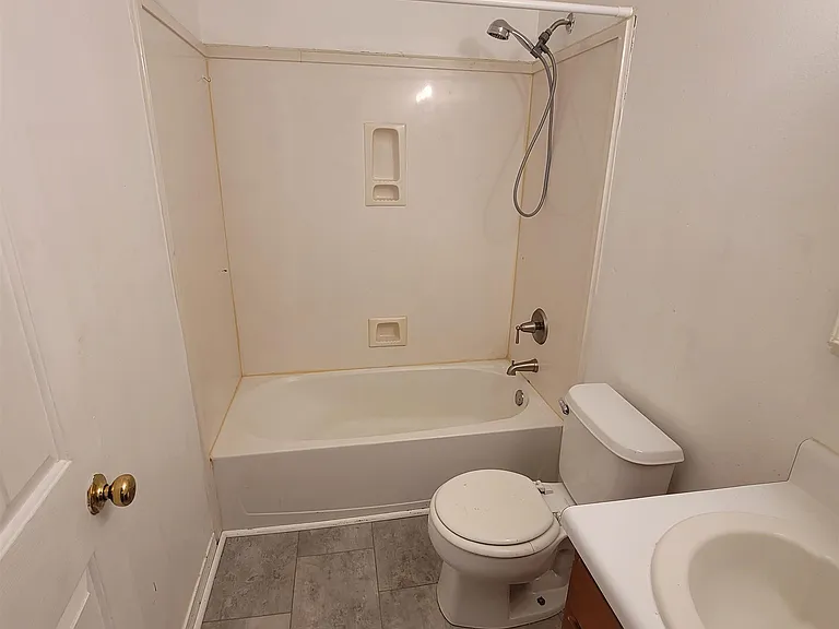 309 E Peachtree Ave — Photo 10