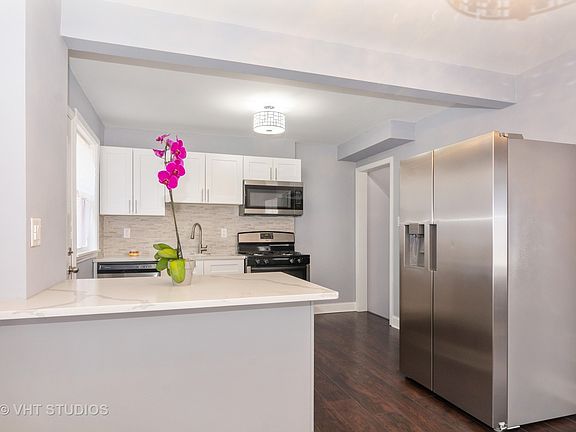 5th image of 10924 S Eberhart Ave