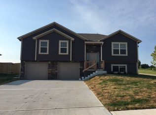 427 Buffalo Ct, Raymore, MO 64083