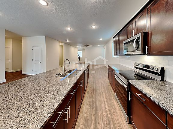 4th image of 2403 E Surry Way