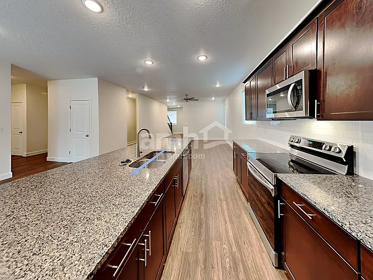2403 E Surry Way — Photo 4